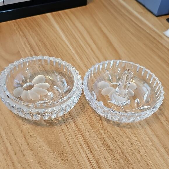 Princess House Etched Floral Lead Crystal Ring Holder with Dome Lid Puff Box - Picture 2 of 5